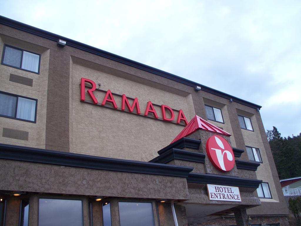 Ramada By Wyndham Williams Lake Exterior photo