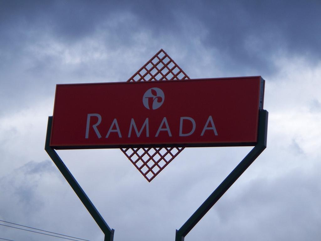 Ramada By Wyndham Williams Lake Exterior photo