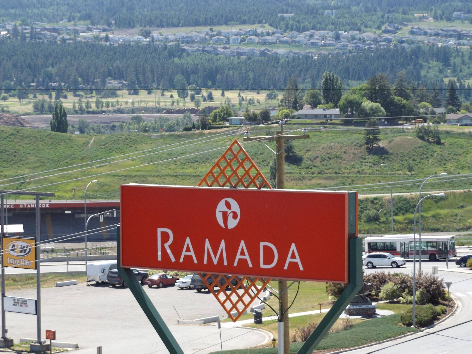 Ramada By Wyndham Williams Lake Exterior photo